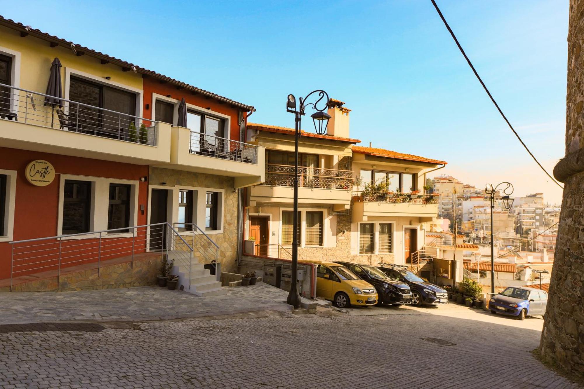 Beyond The Castle Apartment Thessaloniki Exterior photo
